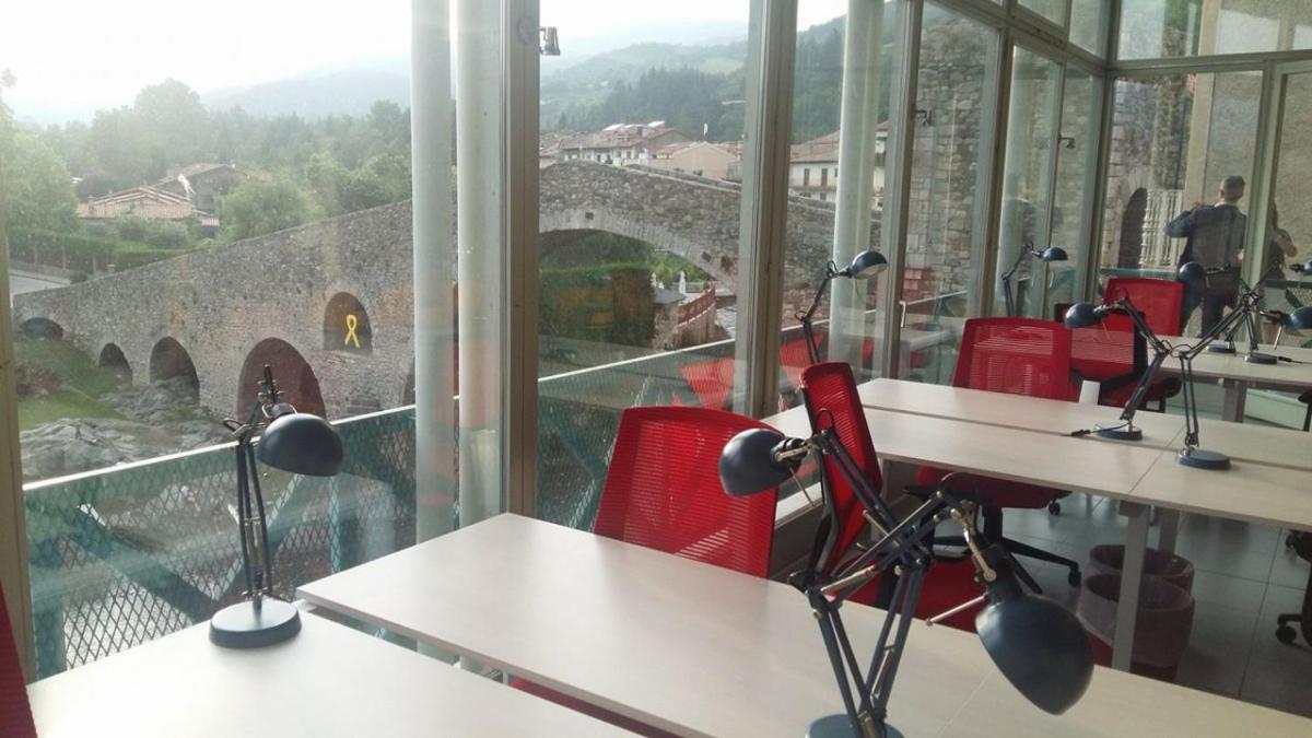Apartamento Duplex En El Puente Historico, Gra De Fajol Кампродон Екстериор снимка